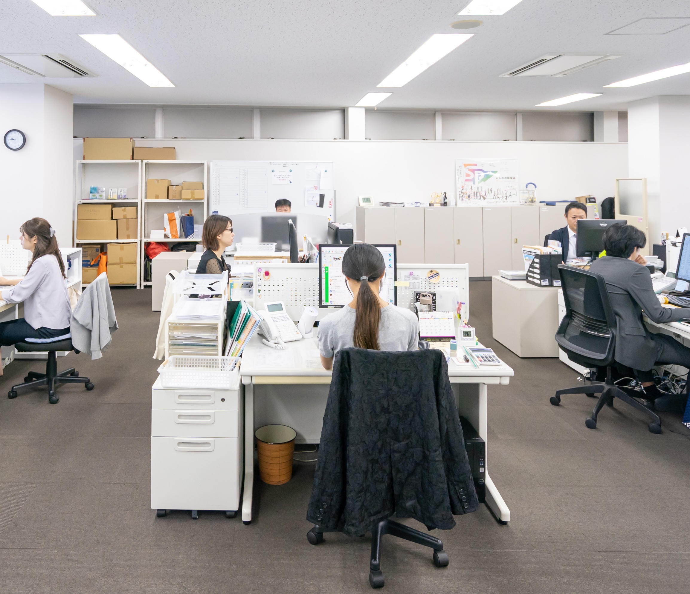 社員が働くオフィス